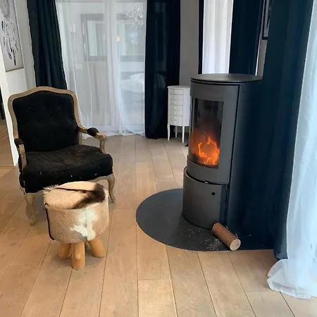 Apartmán Stilvolle Stadtwohnung Mit Balkon, Kamin, Klima