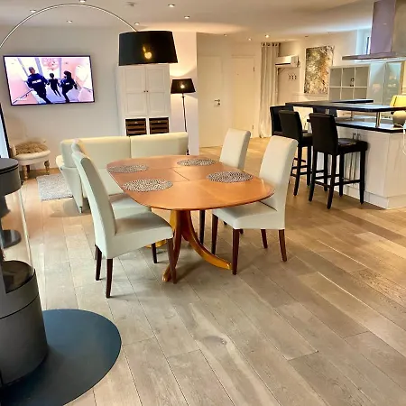 Apartmán Stilvolle Stadtwohnung Mit Balkon, Kamin, Klima