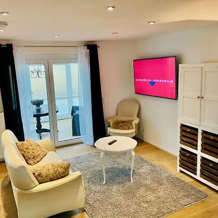 Stilvolle Stadtwohnung Mit Balkon, Kamin, Klima Apartmán *