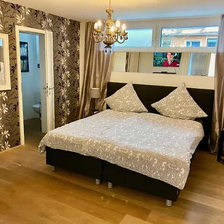 Stilvolle Stadtwohnung Mit Balkon, Kamin, Klima