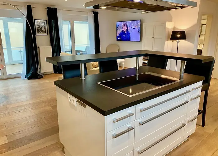 Stilvolle Stadtwohnung Mit Balkon, Kamin, Klima